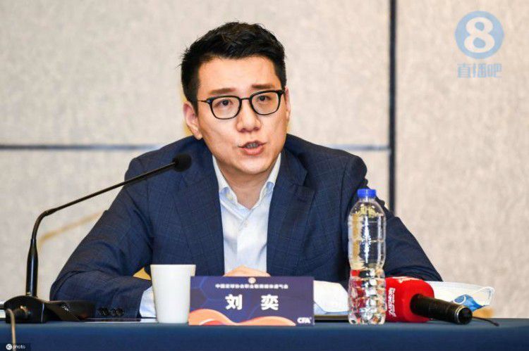 不过，路演的大型;爷青回现场，已经让不少学生感慨;我的青春一直在，更表示要在12月11日;跟曾经一起看《万万没想到》的朋友到电影院为青春打卡